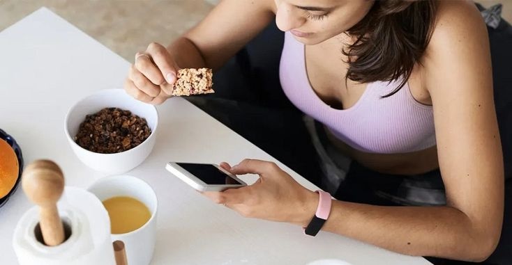Lari Saat Perut Kosong vs Sudah Makan: Pilih yang Bikin Performa Kamu Optimal