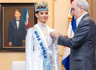 Joheirry Mola Bertemu Presiden Dominika, Terima Penghargaan Usai Bawa Pulang Mahkota Miss World